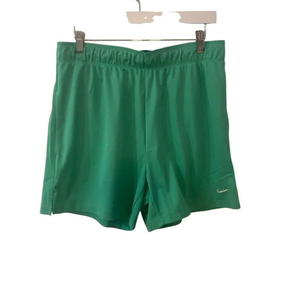 Nike NWT style DX6024-363 Large Training shorts green